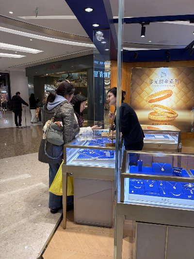 春日市场 撑起消费“半边天”CQ9电子最新网站她经济催热(图3) 春日市场 撑起消费“半边天”CQ9电子最新网站她经济催热(图3)